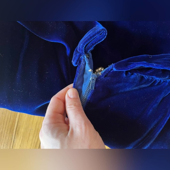 60s Vintage Blue Velvet Mini Dress - Picture 7 of 9